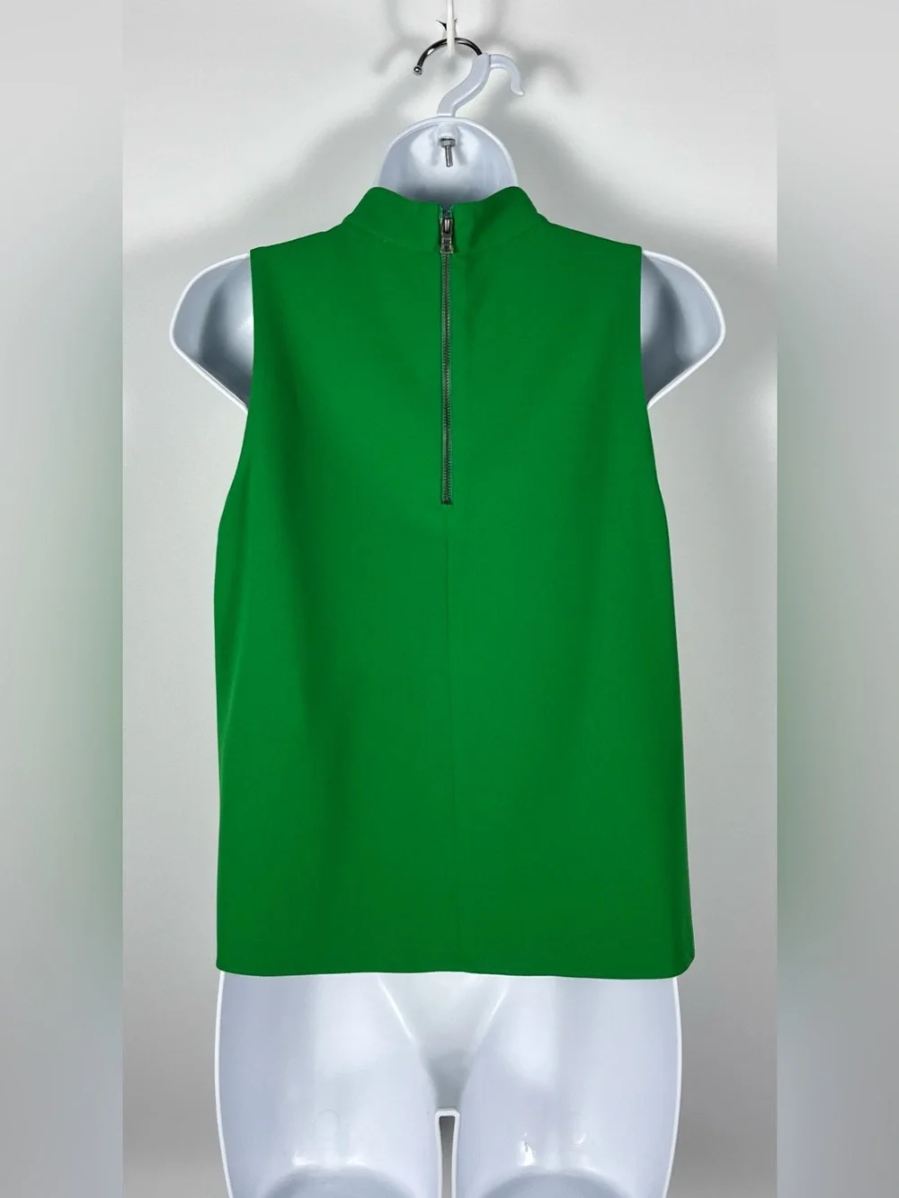 Alice + Olivia Kelly Green‎ Mock Neck  Sleeveless Crepe Top Size 2 Nwot